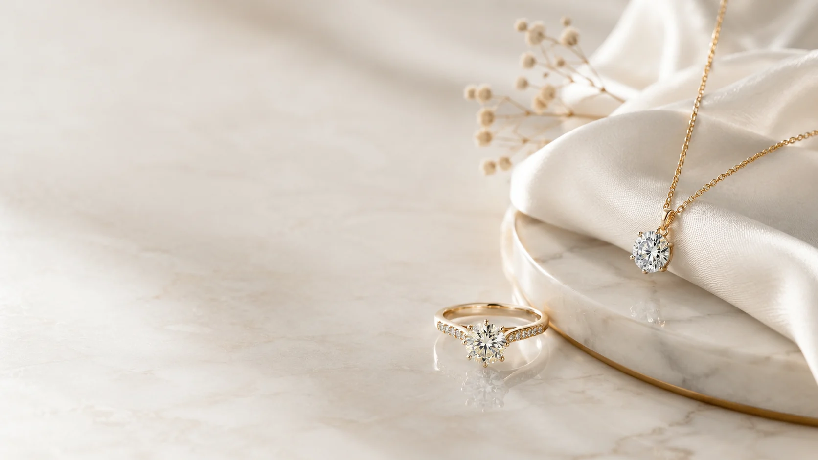 Finished fine jewelry supported by CaratShelf